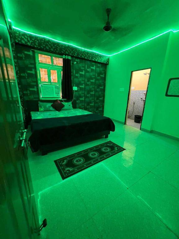 OYO 93387 Hotel Swarna Palace