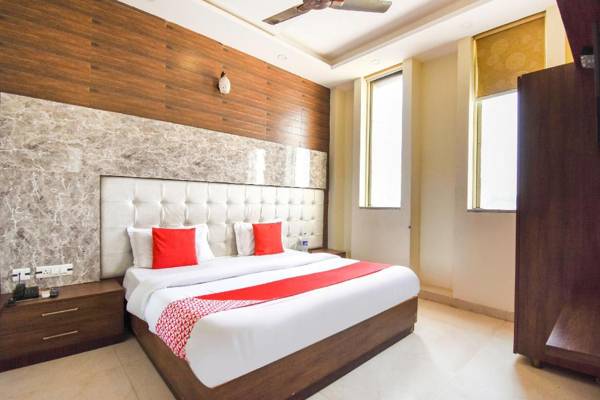 OYO 15947 Hotel Prabhat