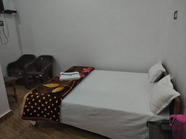 STAYMAKER Hotel Raj Ganga