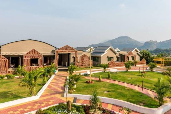 Saj By The Lake - Malshej Ghat Hotel