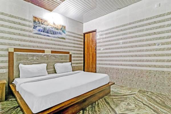 OYO 82880 The Royals Hotel