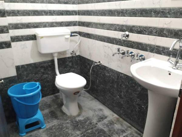 POP 91333 Hotel Nishant Residency