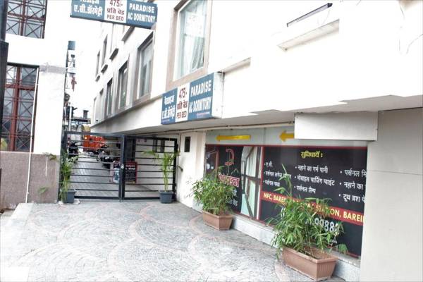 PARADISE AC DORMITORY