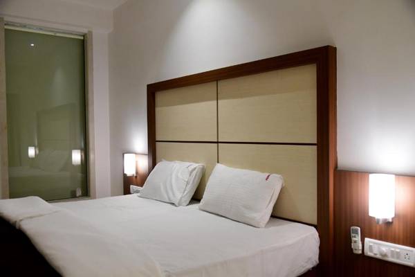 Hotel Monarch Center Point near Dahanu Beach Bordi