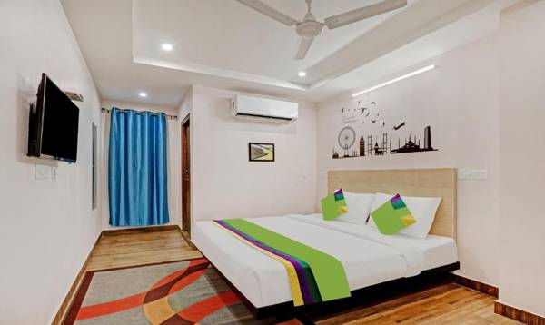 Treebo Trend De Crown-De Alphabet