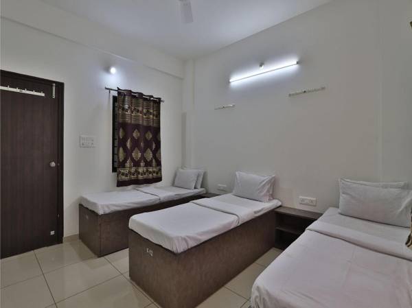SPOT ON 38154 Shakti Hostel & Hotel
