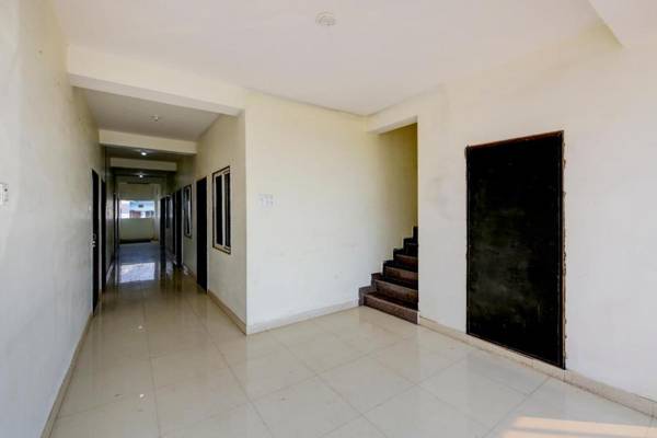 Collection O 76875 Hotel Paradise Inn