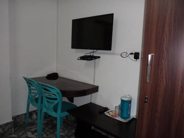 Red Pine Guest House (Indians Only)