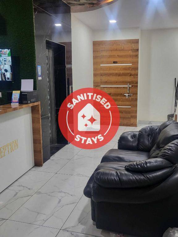 OYO 90953 Purple Orchid Hotel