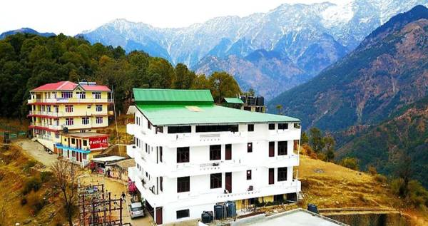 Hotel Divyansh By DLS Hotels