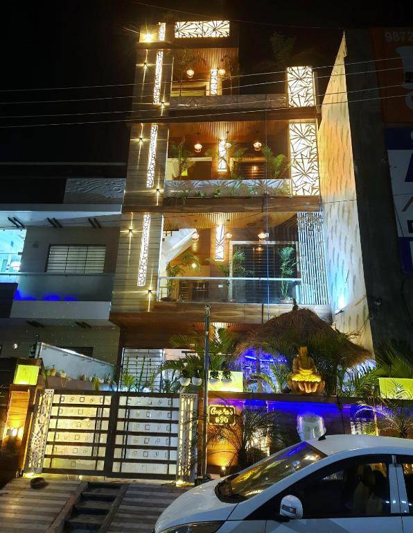 Urban homestay-camping swimming poolwood cottage