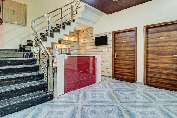 OYO 79374 Hotel The Crown