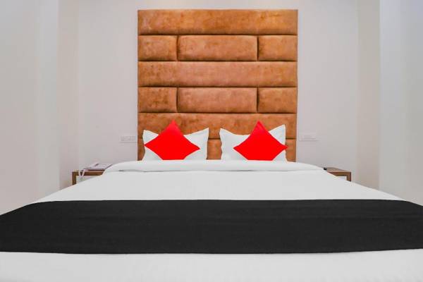 Capital O 79052 Hotel Crystal Empire