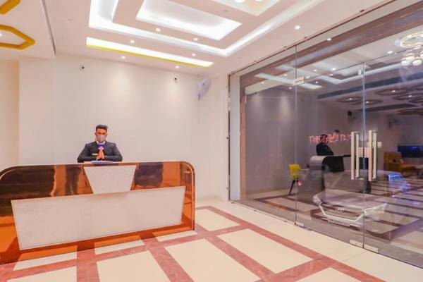 Capital O 79052 Hotel Crystal Empire