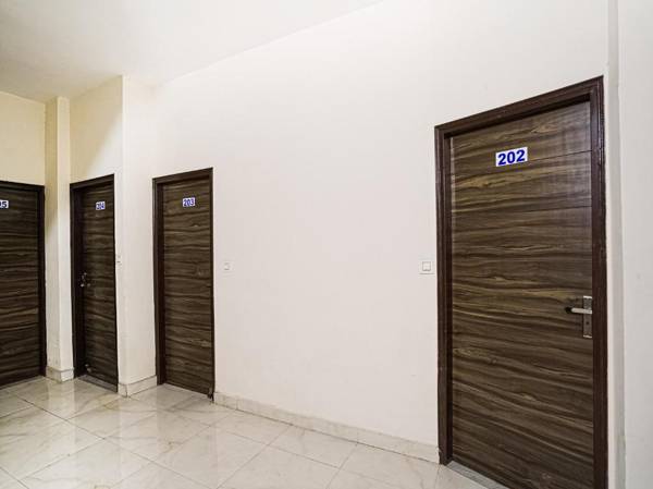 OYO 84355 Hotel Saini