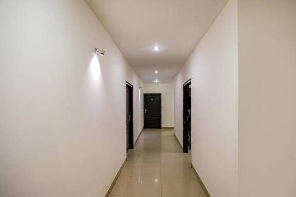 Capital O 35555 Hotel Prateek Plaza