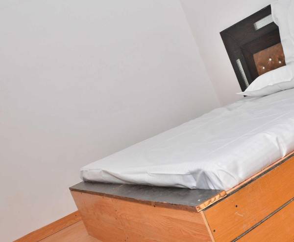 OYO 90093 Lally Empire