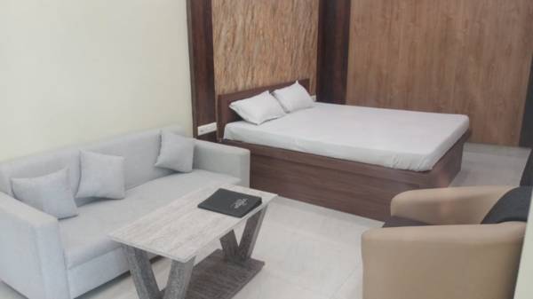 Village Palm Resort & Restaurant