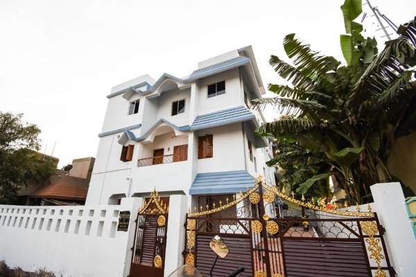 OYO 73992 Hotel Salomi Palace