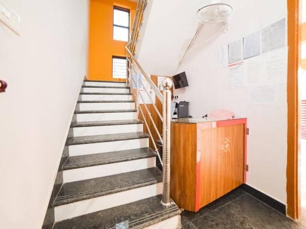 OYO 77663 Shining Crystal near Airport