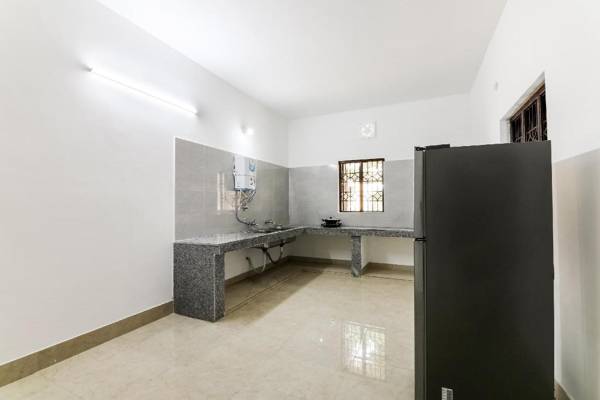 OYO 81575 Near D N Regalia