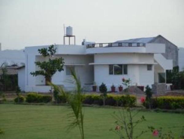 Silver Oak Country Yard Resort