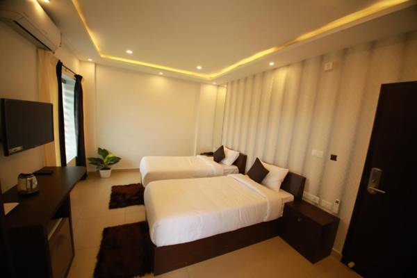 LIZZ IMPERIAL PALACE