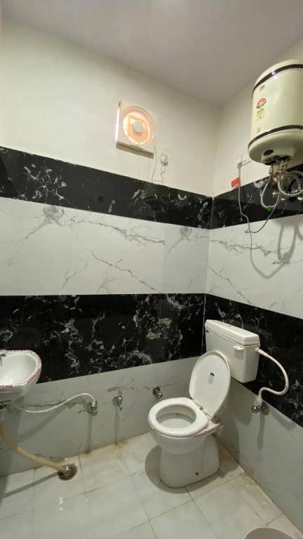 OYO 85866 S K Hotel