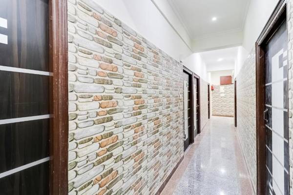 Vaccinated Staff- OYO Flagship 70617 Rc Inn