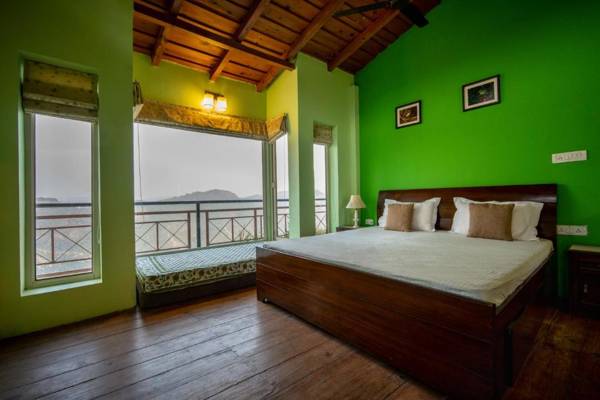 The Wayfarers Cottage 3bhk with breathtaking mountain view by Roamhome