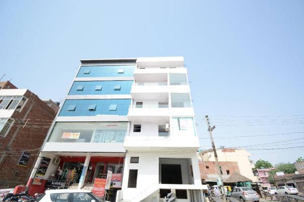 OYO 30900 Roadstar Hotel