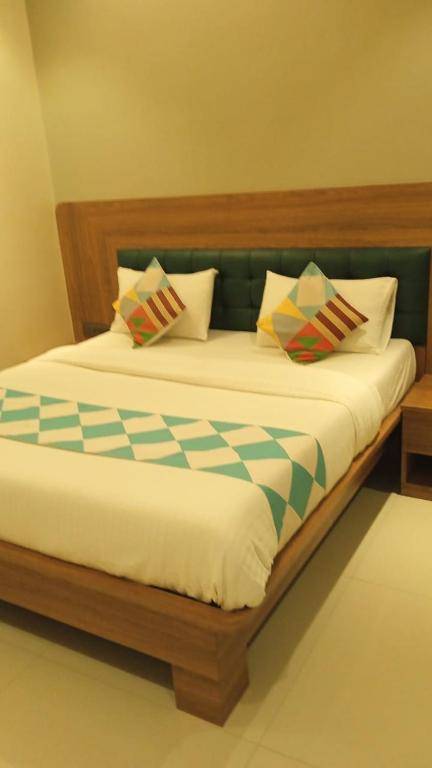 VISHRAM EXECUTIVE ROOMS