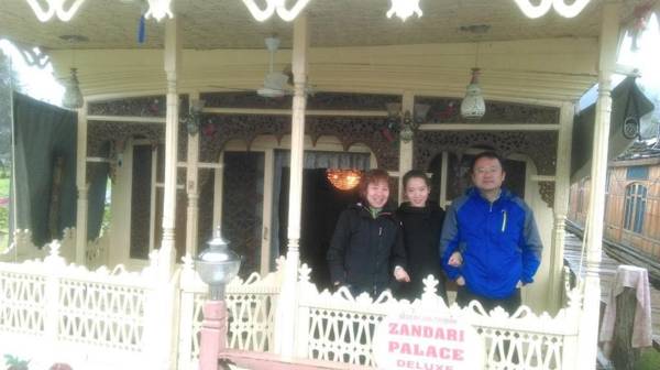 Houseboat Zaindari Palace