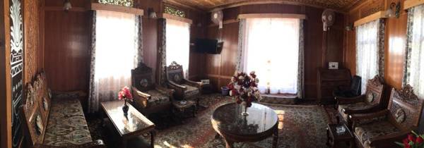 Independent Goonapalace Group of Houseboats