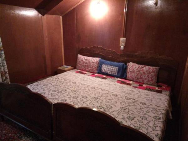 New Bombay Heritage Group of Houseboats