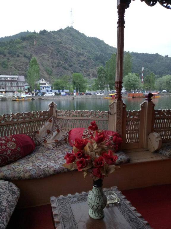 House Boat New Pala Palace