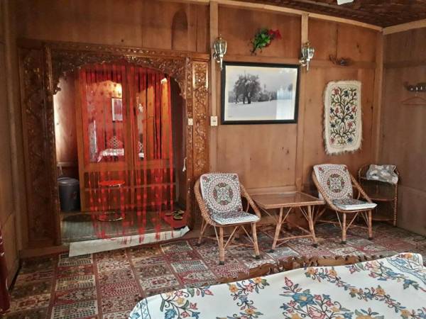 Geneva Group Of House Boats