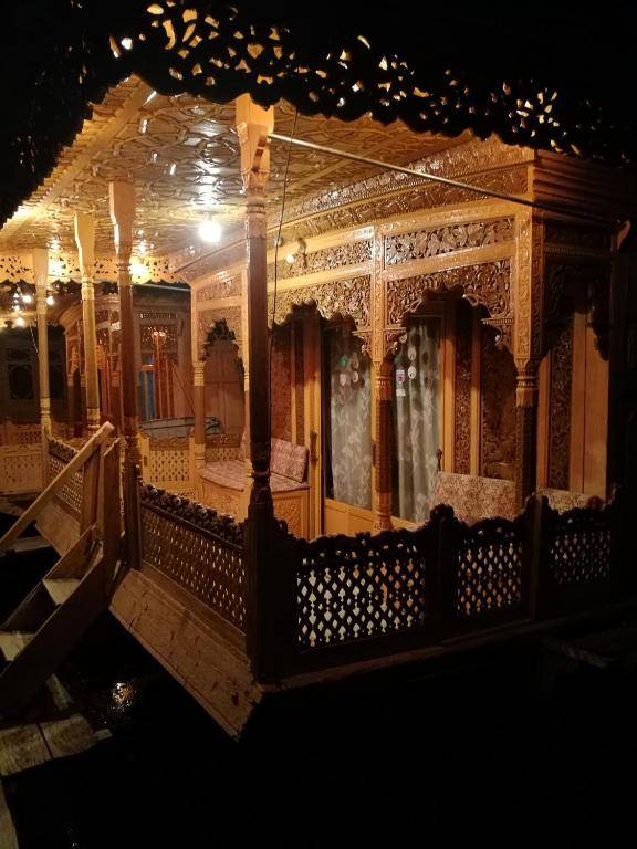 House Boat Hardy Palace