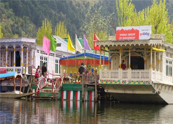 Shiraz Deluxe Houseboat
