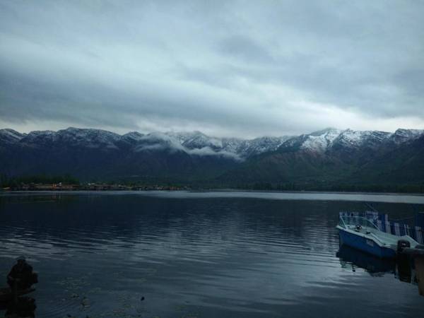 Houseboat Young Snow View Front Line Dal Lake