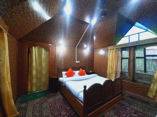 New Silver Jubilee Heritage Group Of Houseboats