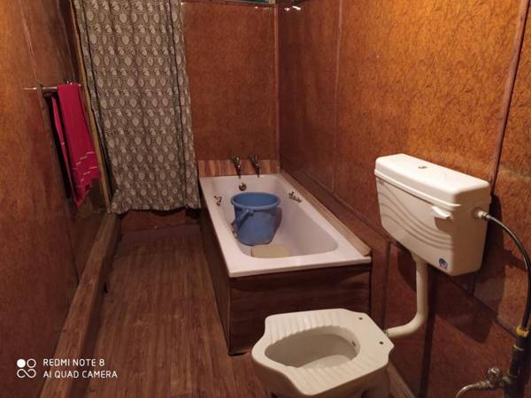 Houseboat New Jahangir And Morning Car