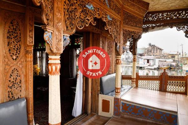 OYO 72547 New Lucifer House Boat