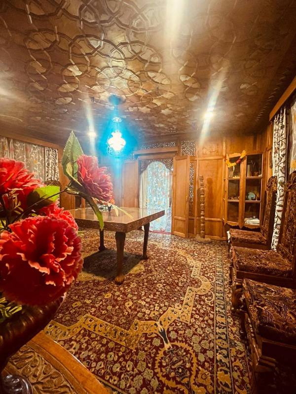 Houseboat London House