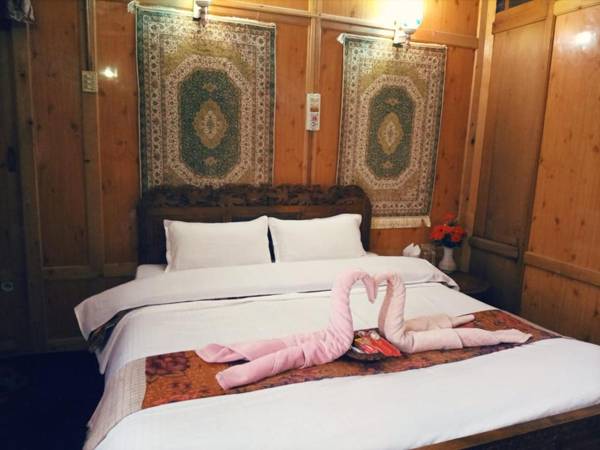 Himalayan Heritage group of houseboats