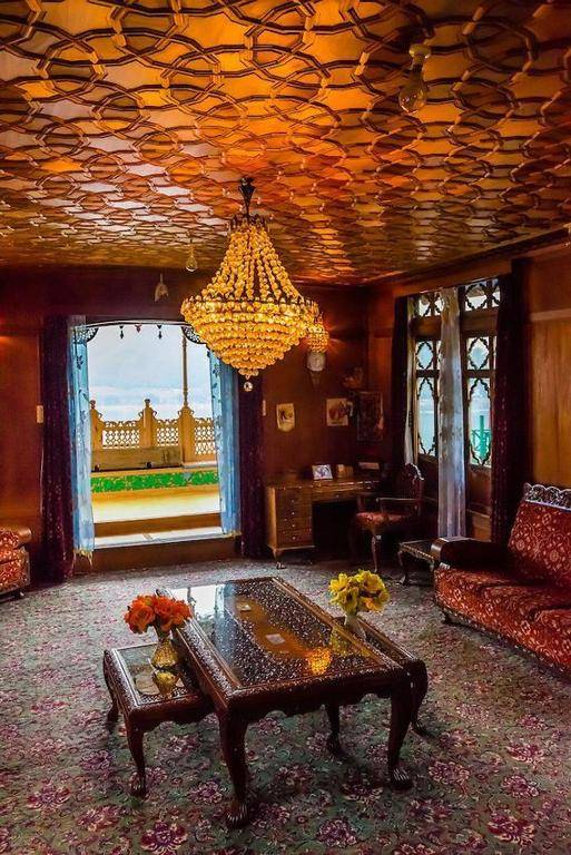 Royal Heritage group of houseboats