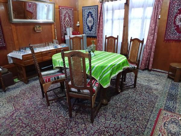 Royal Heritage group of houseboats