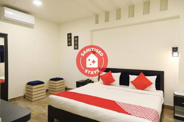 OYO 28069 Hotel Leo Star