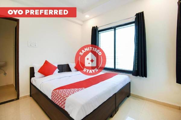 OYO Flagship 47606 White House Regency