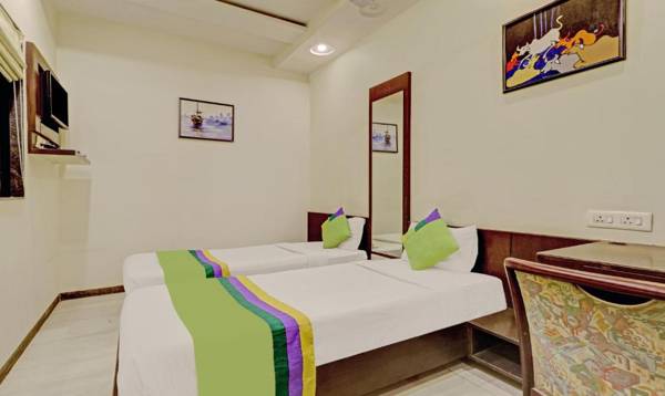 Octave Loharkar Family Hotel